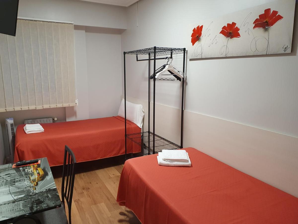 Pension El Espolon Logroño Exteriör bild