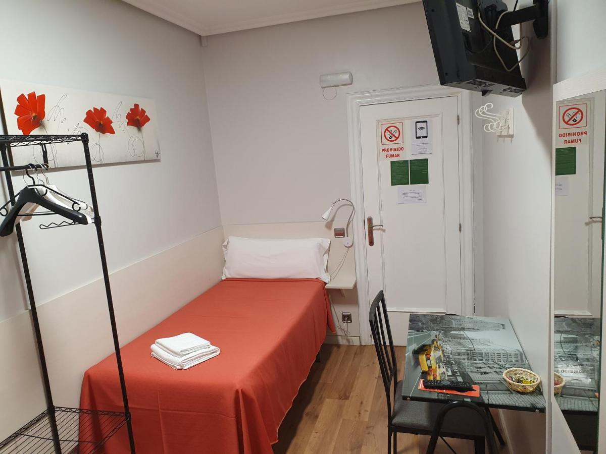 Pension El Espolon Logroño Exteriör bild